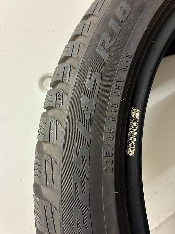 Altro in Scrittura & Disegno: Winterreifen Pirelli 225 45 18 – Usato da Neuenhof venduto da Gt5.Performance_