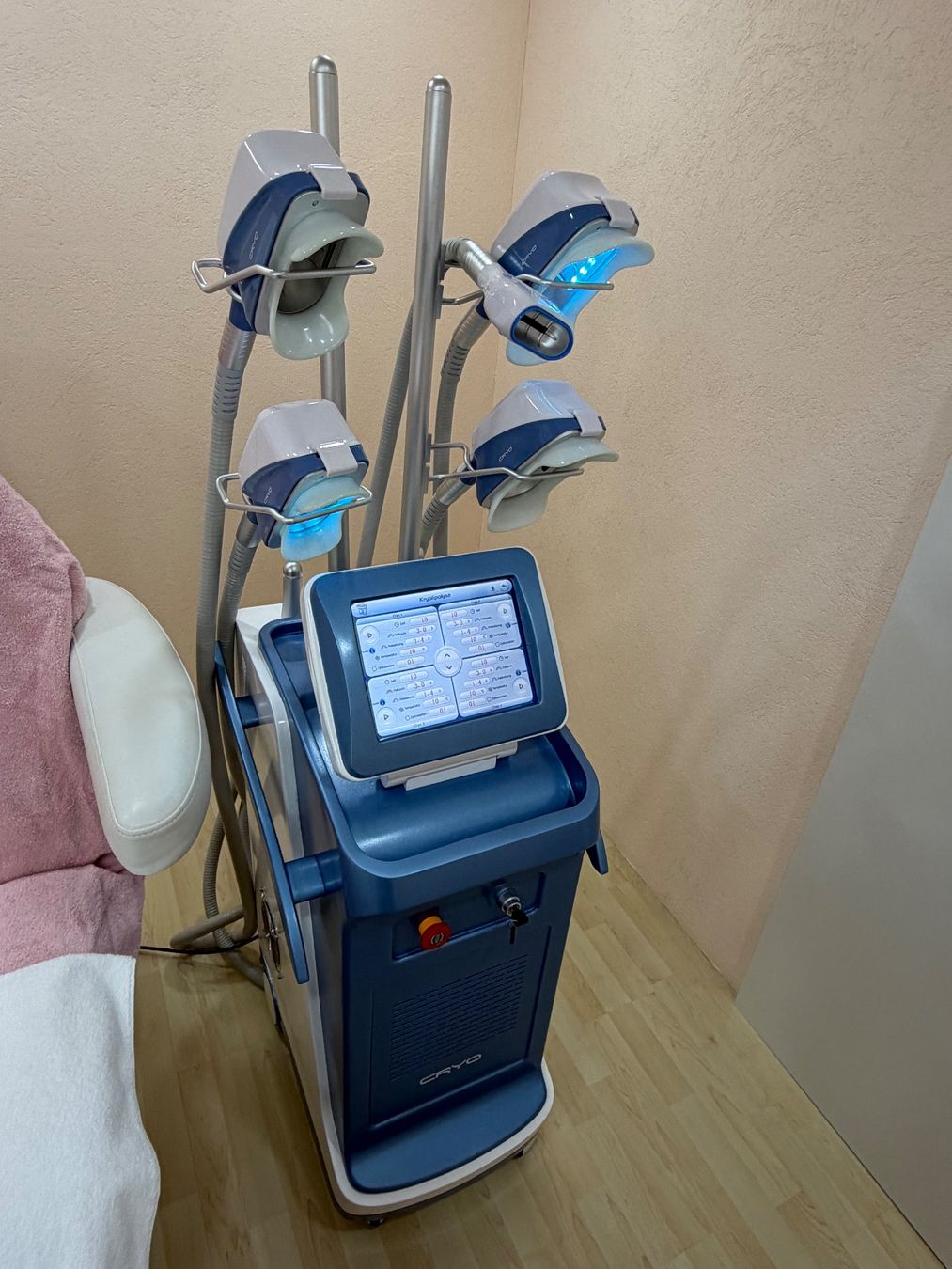 Attrezzature mediche: Multifunktions-Cryolipolyse Kryolipolyse Gerät – Usato da Küssnacht am Rigi venduto da kcdamla