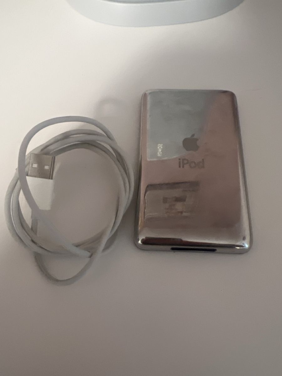 Apple Lettore multimediale portatile: iPod Classic mit Ladekabel guter Zustand – Usato da Kirchberg BE venduto da raifle