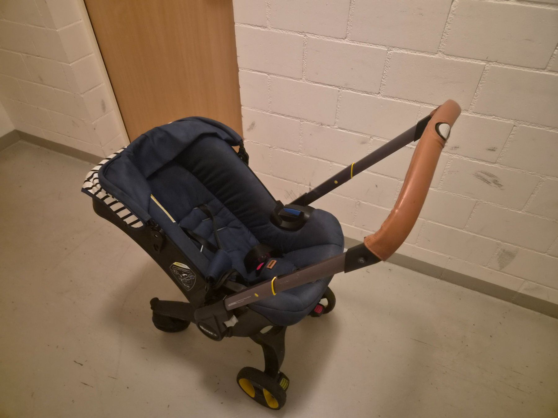 Doona Kinderwagen: Doona Kinderwagen mit Isofix Unterteil – Gebraucht aus Sevelen von Cano240620