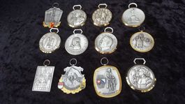 12 diverse Medaillen