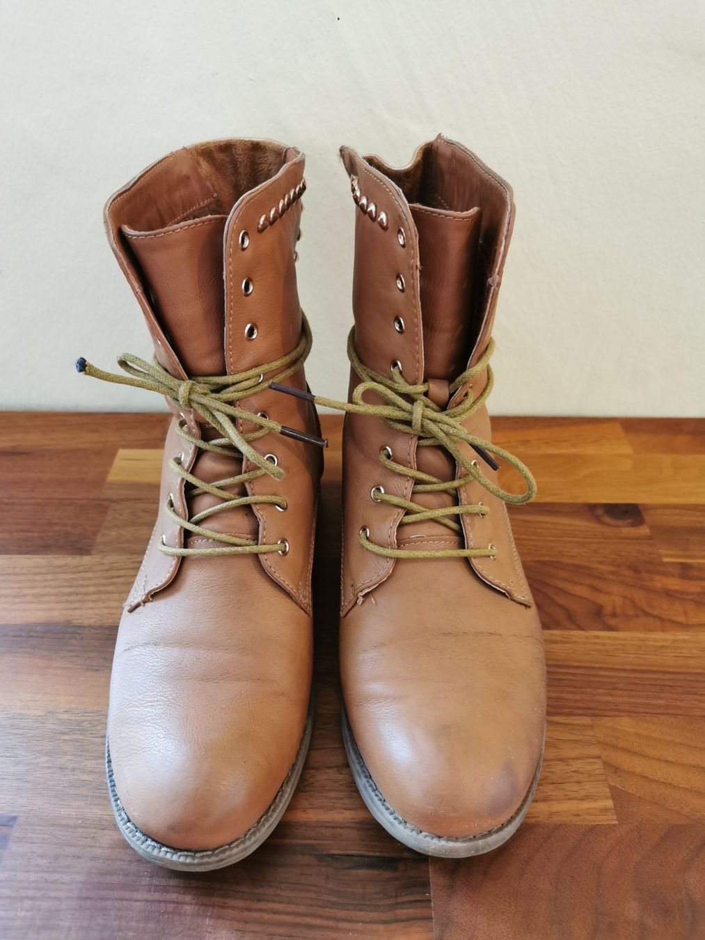 Scarpe da donna: Braune / cognac Stiefeletten mit Nieten Gr.37 – Usato da Boniswil venduto da Totomat-Lady 1