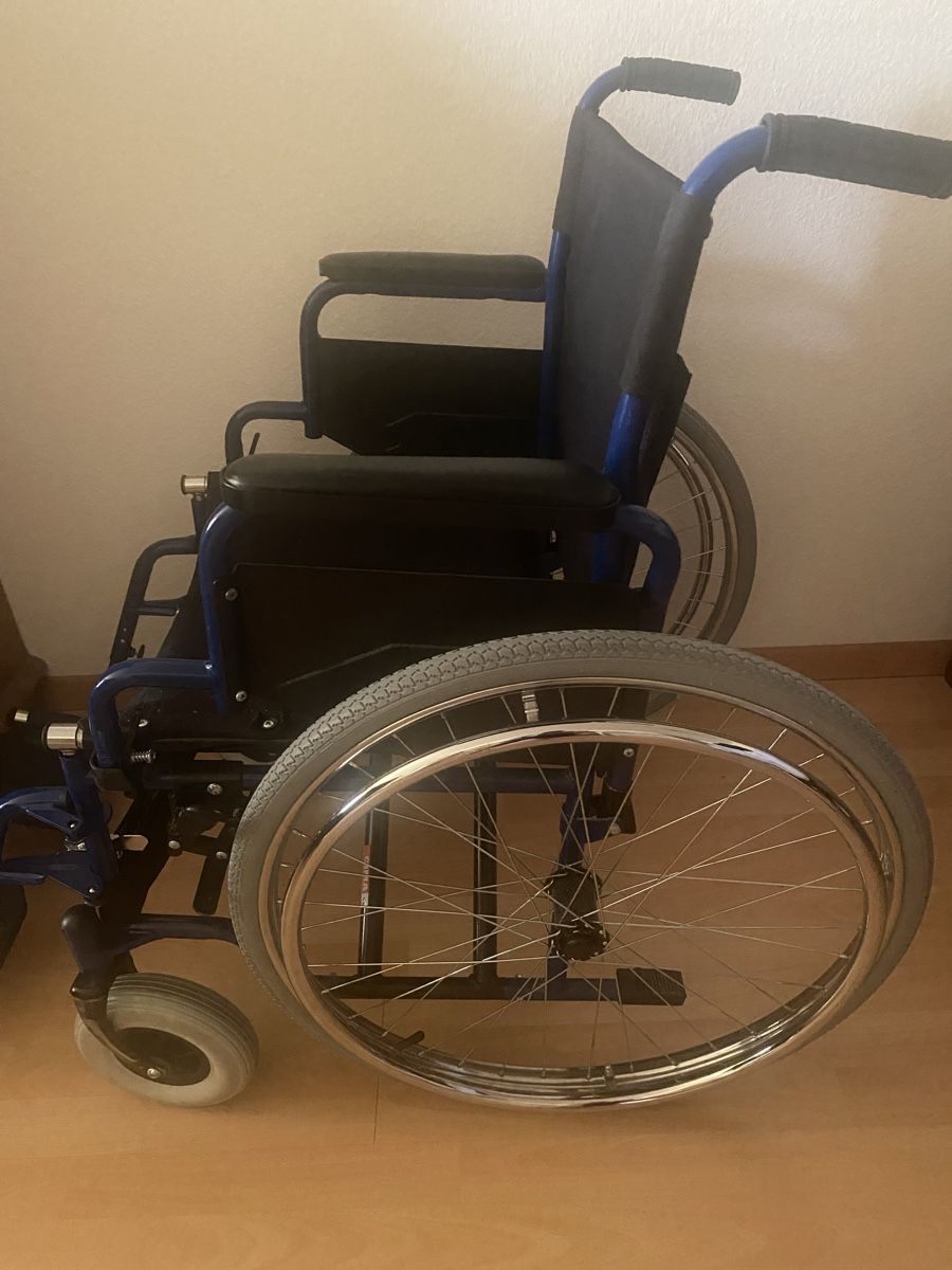 Sedie a rotelle: Sedia a Rotelle usata, pieghevole, con accessori.2 cuscini. – Usato da zollikofen venduto da centauro6969 3