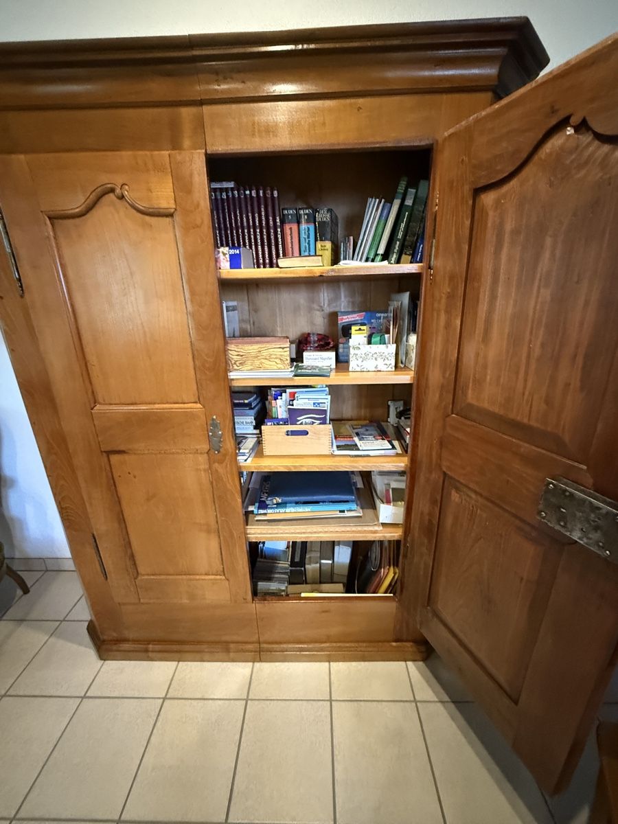 Armadi: Massiver Holzschrank antik – Usato da Windisch venduto da _sru_ 1
