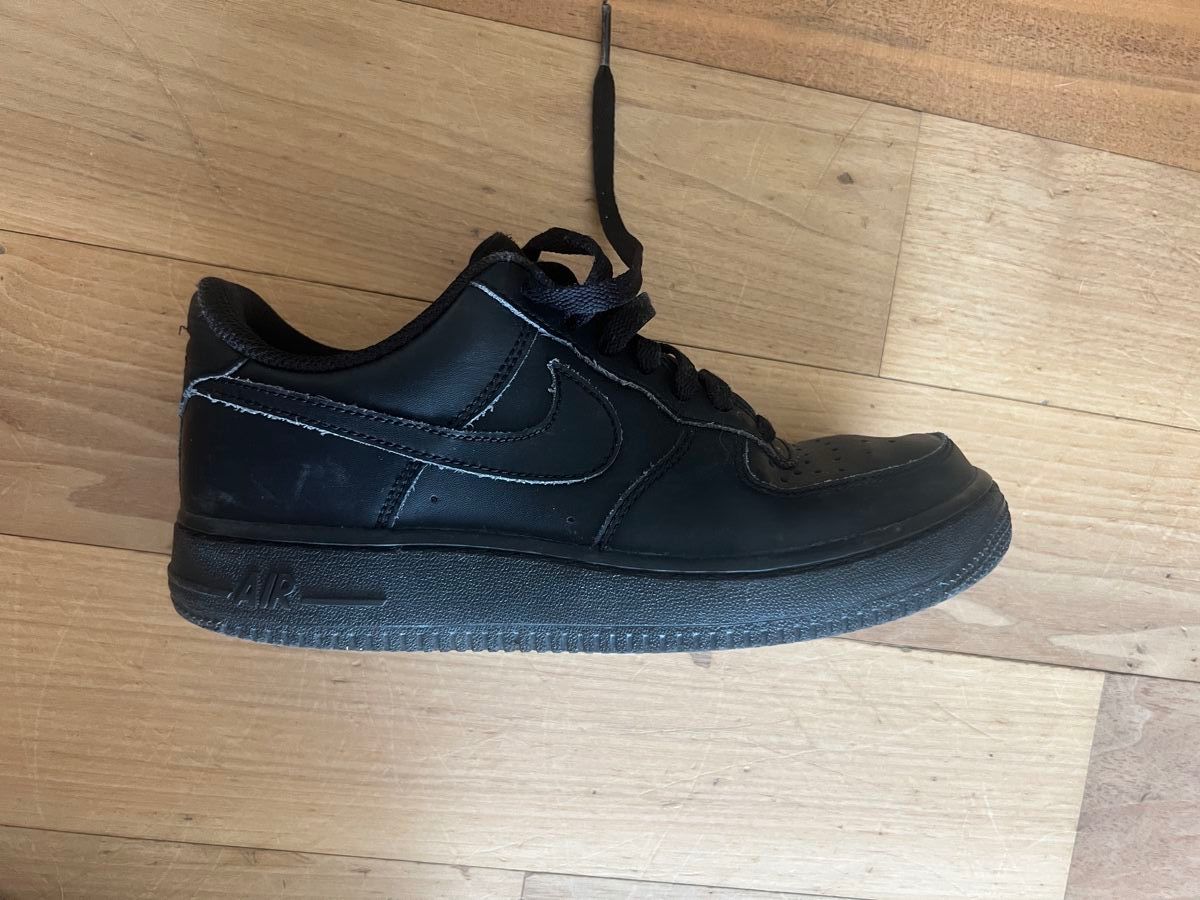 Nike Chaussures hommes: Schwarze Nike Airforce 1 Gr.38 US 5.5 – D'occasion à Oberwil-Lieli par 2carin 4