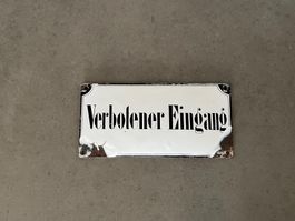 Altes Emailschild Verbotener Eingang