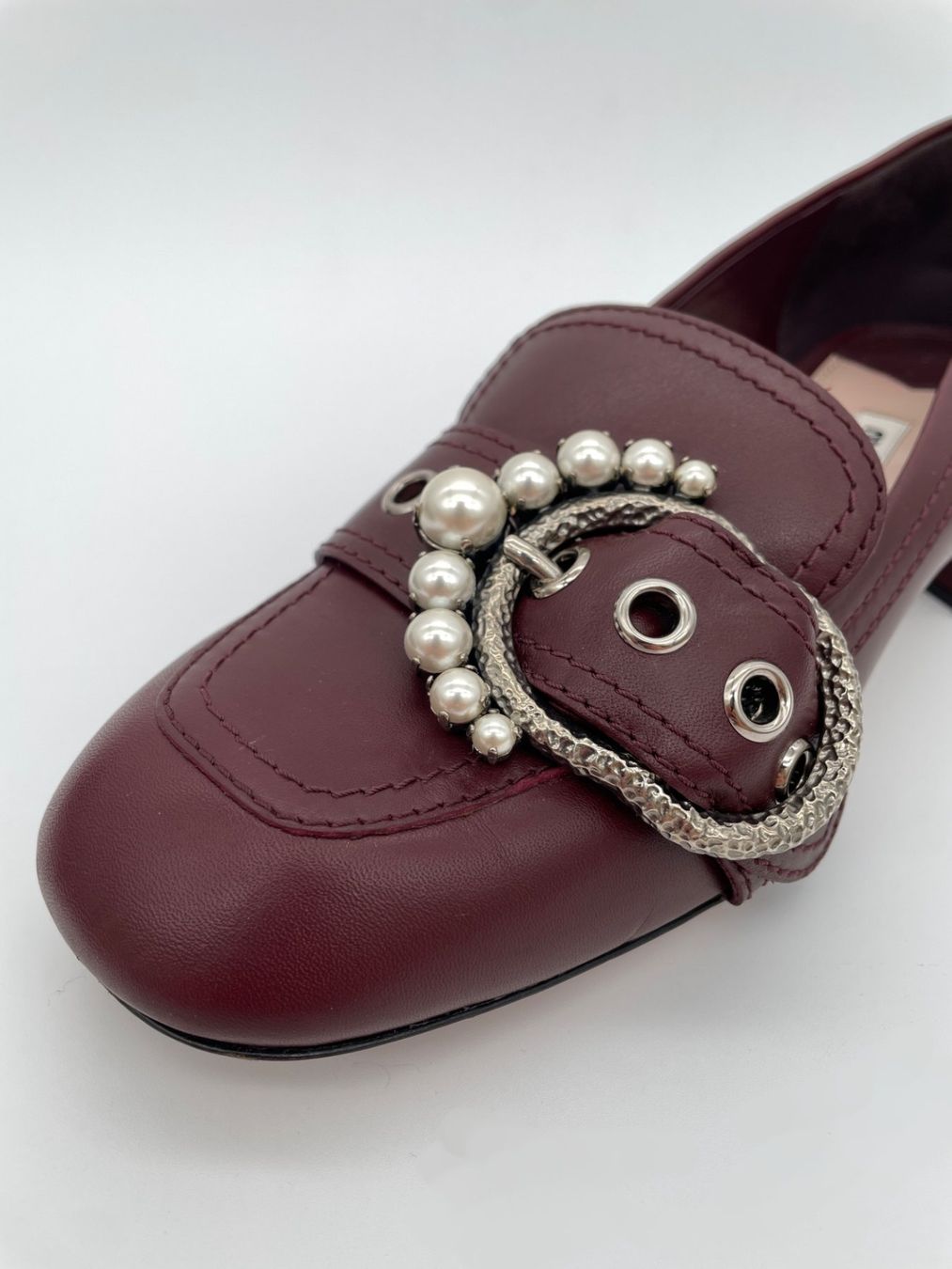 Miu Miu Damenschuhe: Miu Miu Pearl Buckle Pump EU 38.5 Rot – Gebraucht aus Zürich von shoe_shop 6