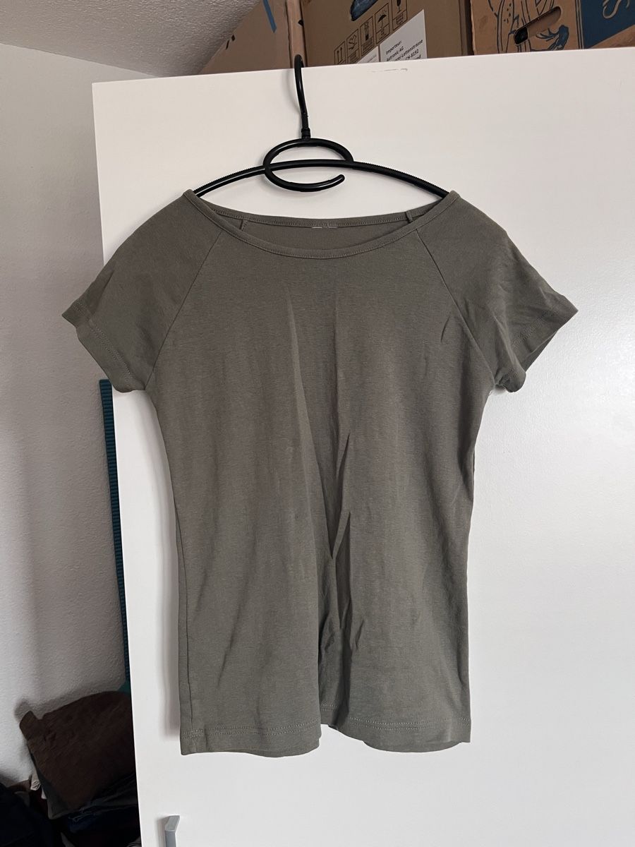T-shirts: Damen T-Shirt Khaki Grösse S – D'occasion à Wolfhausen par Sel86i