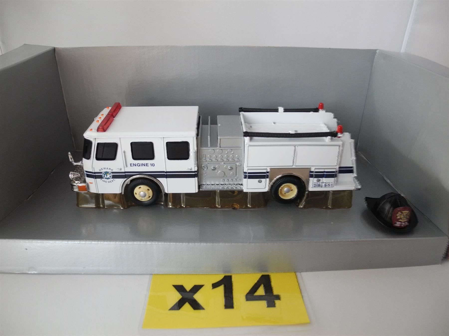 Corgi Toys Modellini d'auto: Corgi 54703 Newark Fire Dept., Nr. x14 – Nuovo e nell'imballaggio originale da Kottwil venduto da Crazyrolf