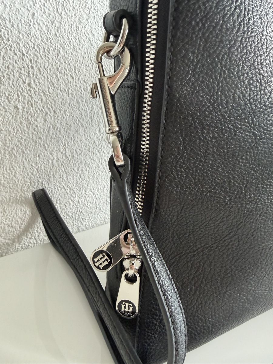Tommy Hilfiger Borse da donna: Tommy Hilfiger Laptop Tasche – Usato da Adlikon b.Regensdf venduto da Nicoleludha 1