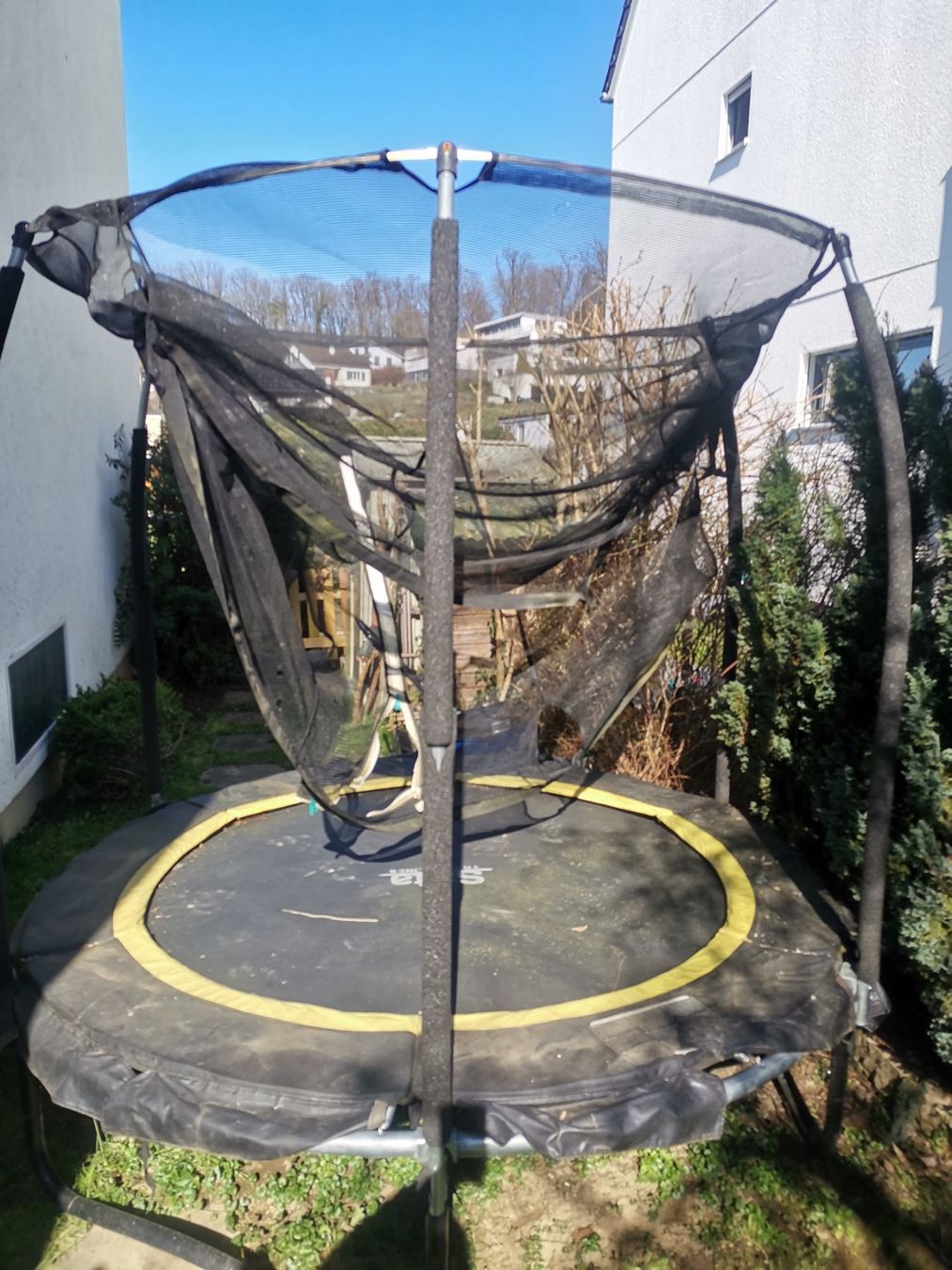 Salta Trampolini: Salta Trampoline ca 2.20m – Usato da Therwil venduto da JeannysTrendStyle 1