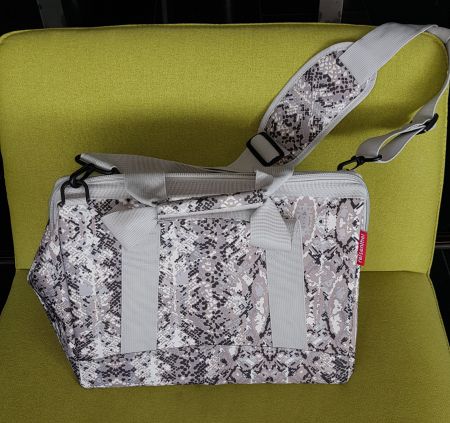 Reisenthel Reisetasche 18L im Schlangen-Look