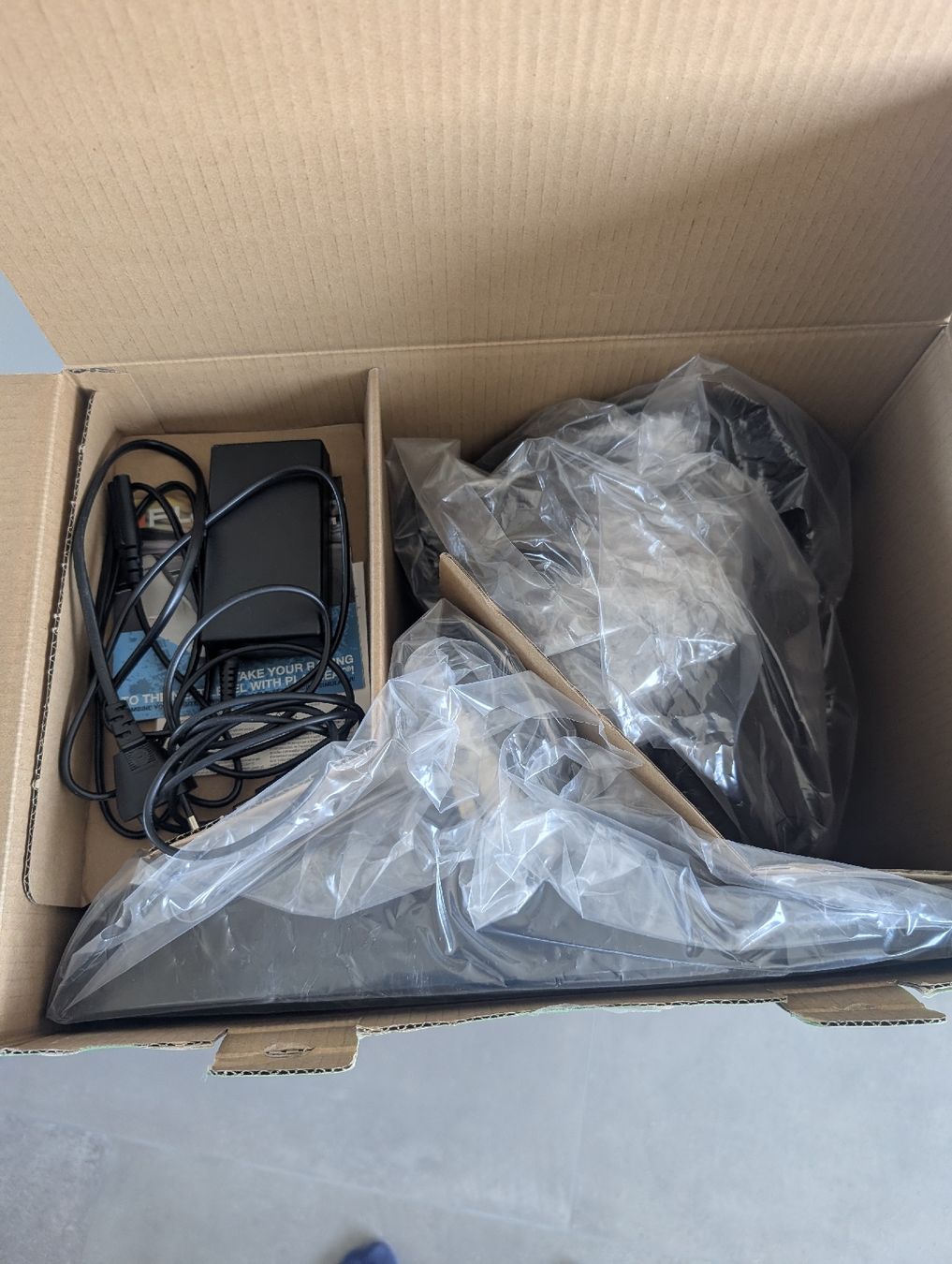 Logitech Console: Lenkrad Logitech G920 Driving Force mit Pedalen Set – Nuovo (secondo la descrizione) da Schaffhausen venduto da Luchetto_97 3