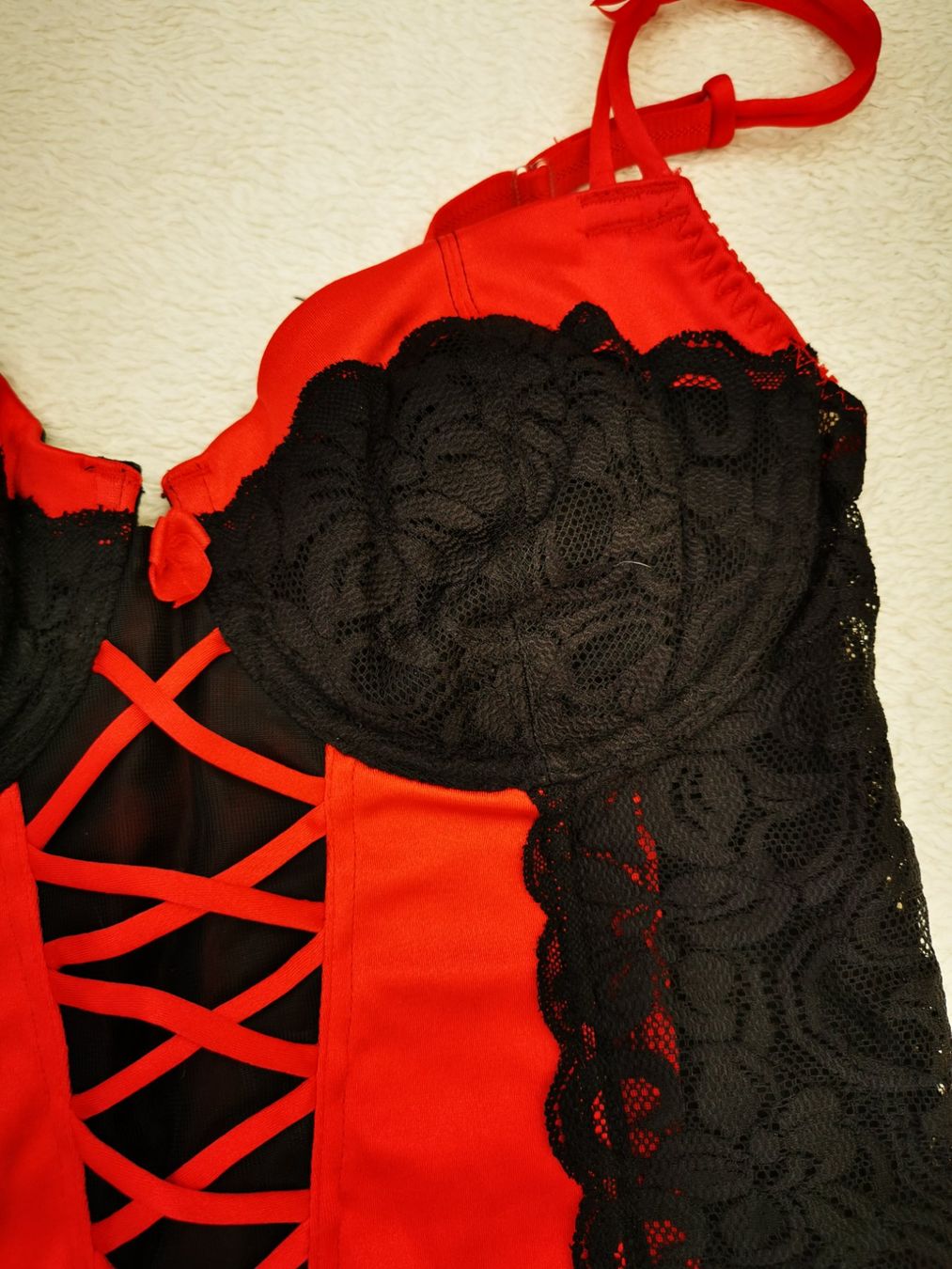 Altra biancheria intima: Corsage Strapse Schwarz Rot mit Spitze Grösse Cup B 075 – Nuovo (secondo la descrizione) da Märstetten venduto da DyRaZsu 1