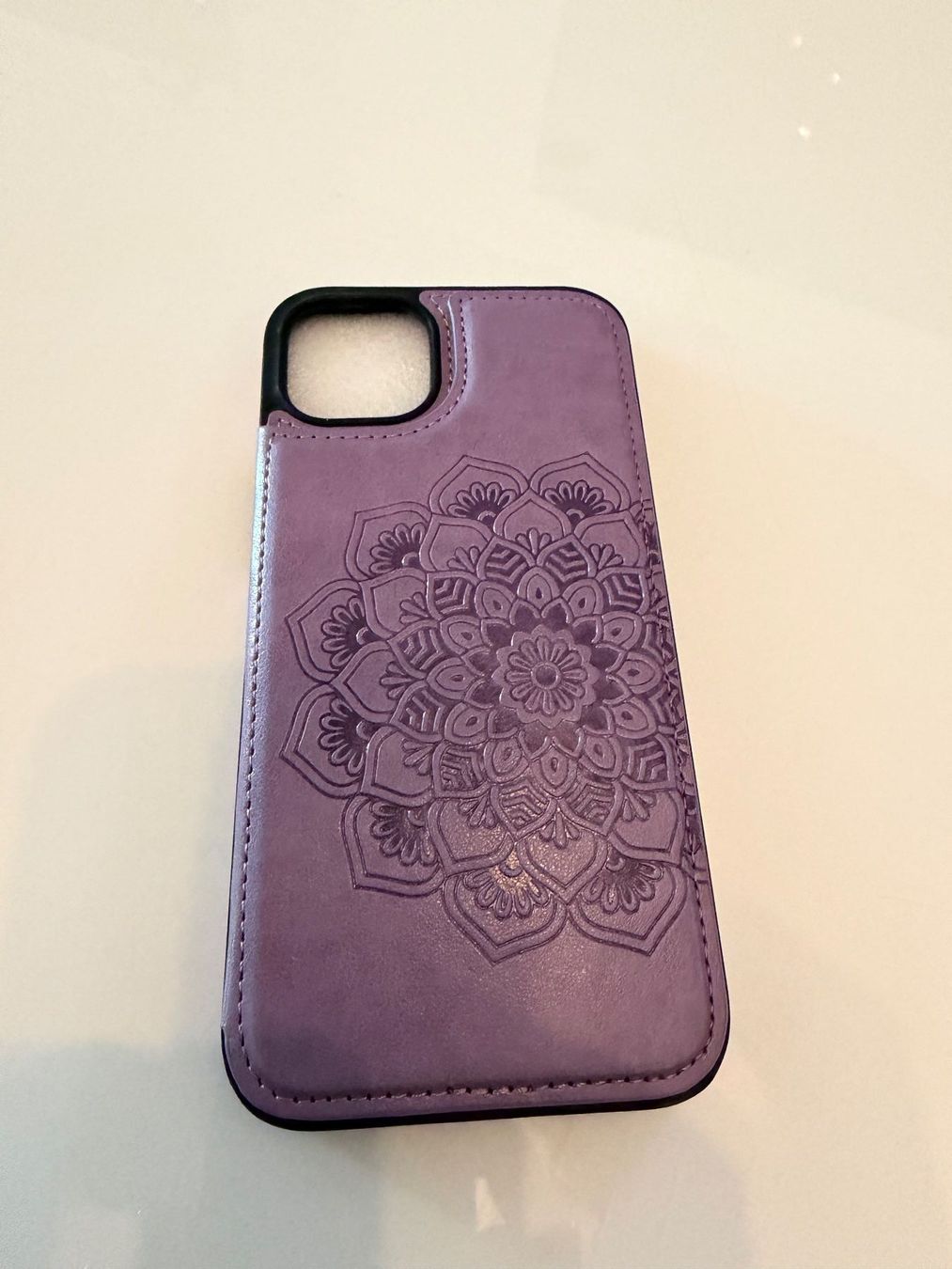 Apple Cover & Protezioni schermo: iPhon 14 PLUS Cover violett Kunstleder – Nuovo e nell'imballaggio originale da Kölliken venduto da Teguwegu
