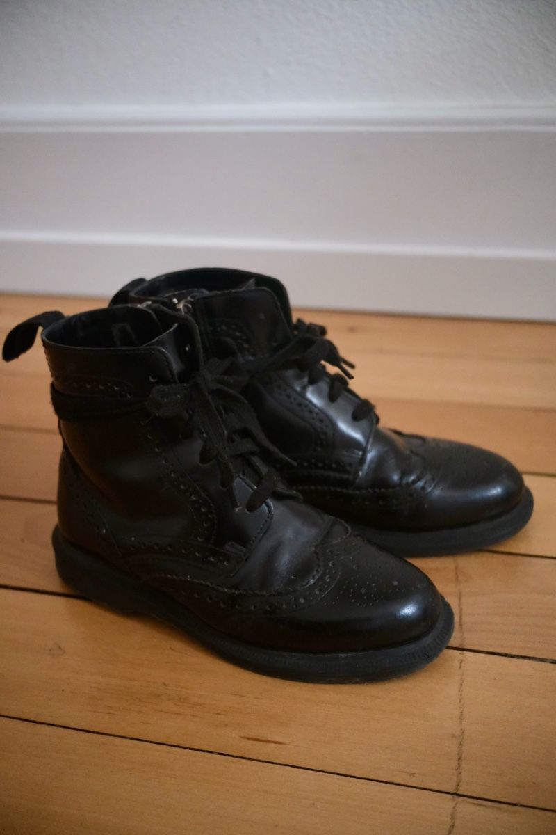 Dr. Martens Damenschuhe: Schwarze Dr. Martens Lederstiefeletten, Grösse 36 – Gebraucht aus Zürich von Njali