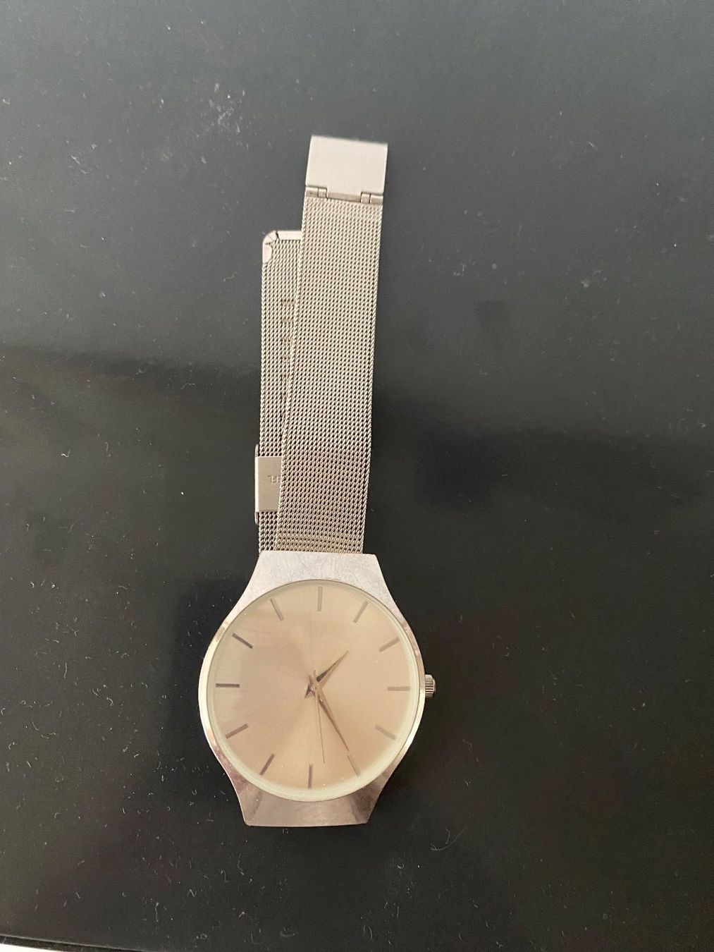 Montres: Zeitlos elegante Armbanduhr – D'occasion à Altstätten SG par mhu_k9gj 1