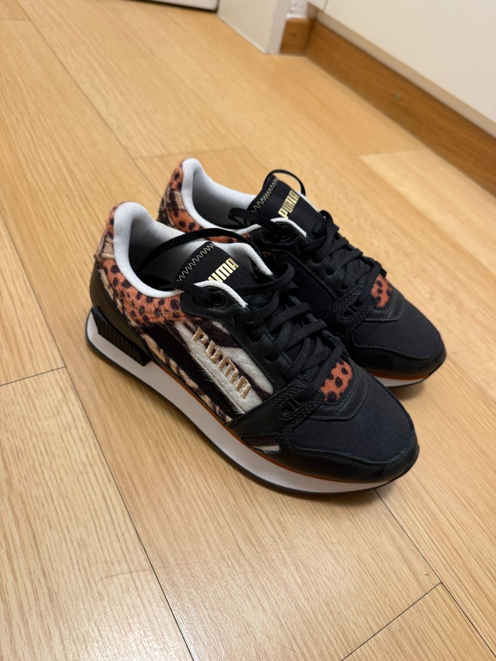 Puma Damenschuhe: PUMA Sneaker, Leopard Print Gr. 37 NEU – Neu (gemäss Beschreibung) aus Schlieren von MadameCol