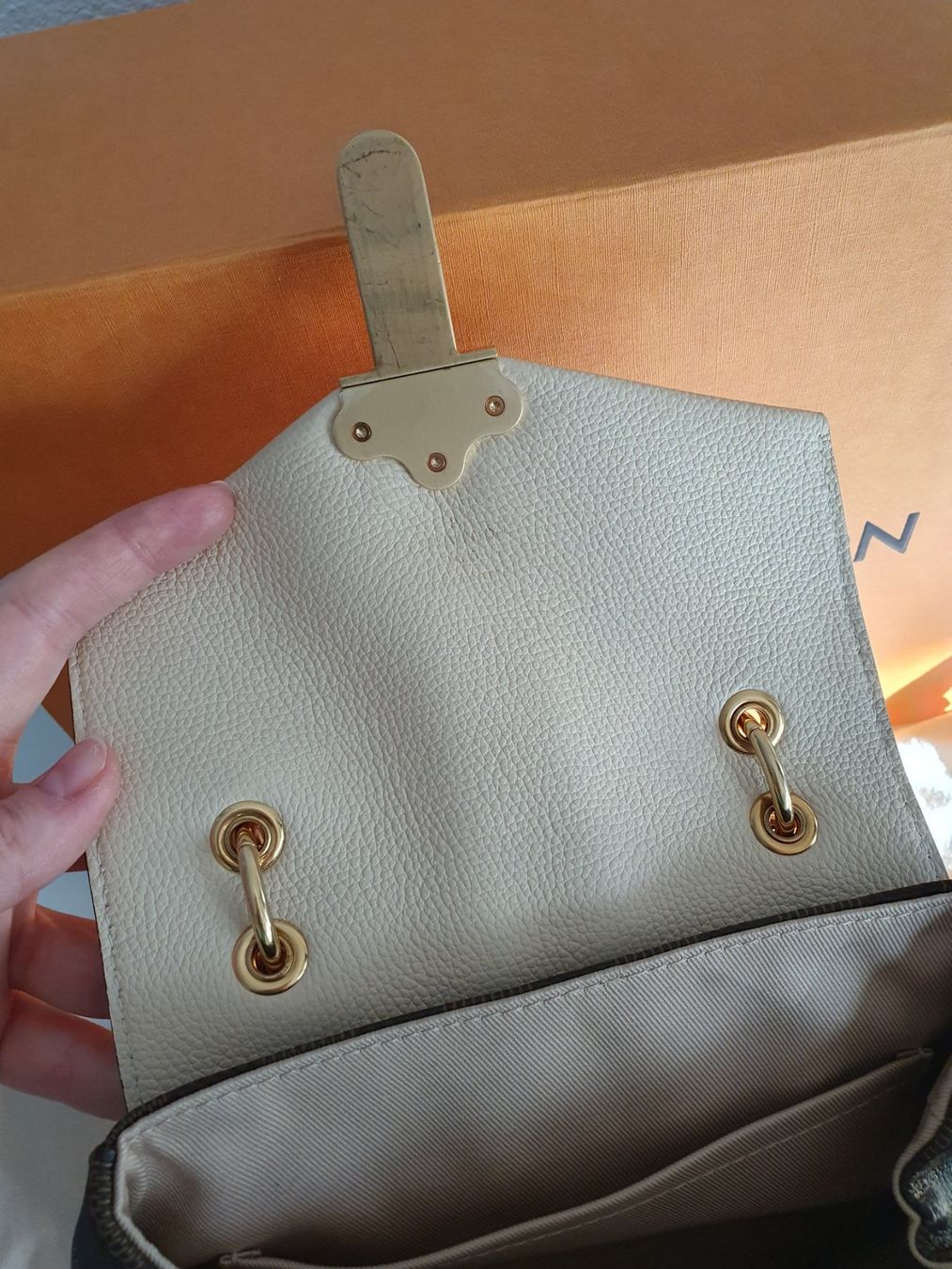 Louis Vuitton Zaini: Louis Vuitton Clapton Rucksack – Usato da Buch am Irchel venduto da mykira 4