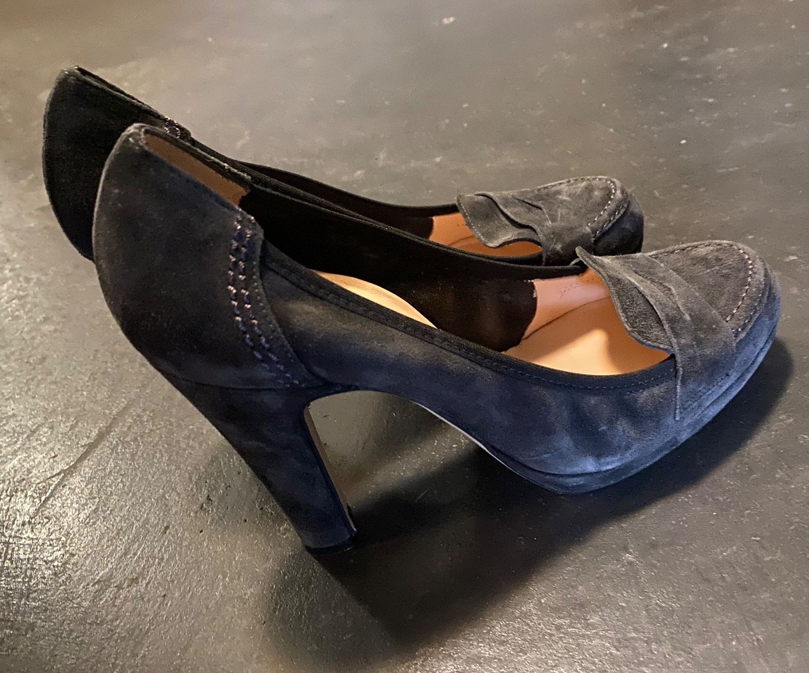 Damenschuhe: Pumps graues Wildleder ungetragen 37.5 – Neu (gemäss Beschreibung) aus Chur von simhofstr 6