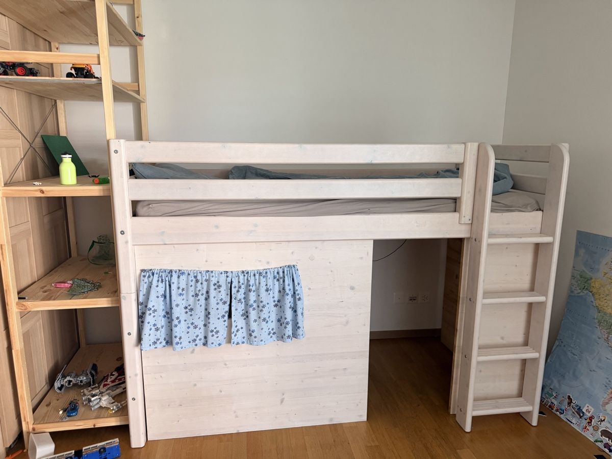 Lits: Flexa Kinder Hochbett mit Höhle – D'occasion à Ermatingen par ken_jh6z