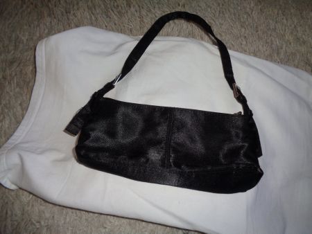 *** kleines Täschli *** / schwarz von H&M / Neu