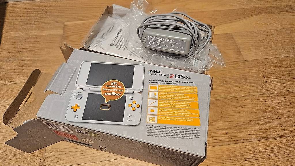 Nintendo Console: Nintendo 2 DS XL orange/weiss – Usato da Strengelbach venduto da Ciinci 2