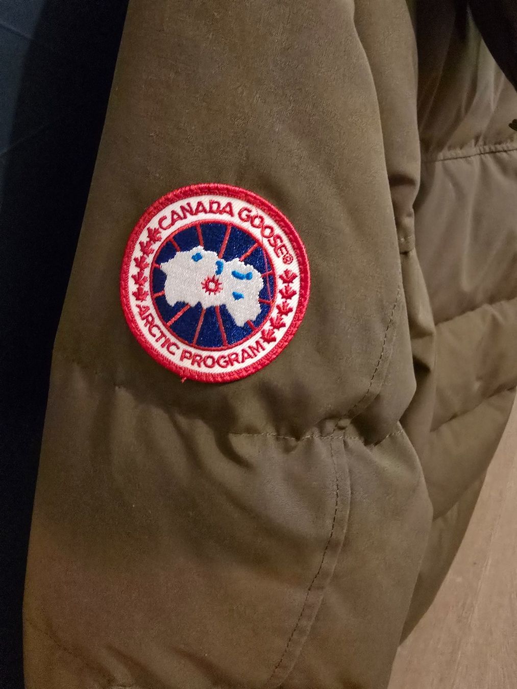 Jacken: Canada Goose Military Green Jacket – Gebraucht aus Uitikon Waldegg von cchr1