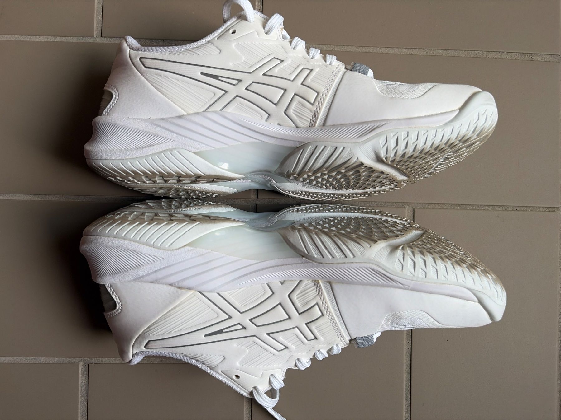 Asics Scarpe da donna: ASICS SKY ELITE FF White & Silver Size 39 – Usato da Schlieren venduto da ric_j7md 2