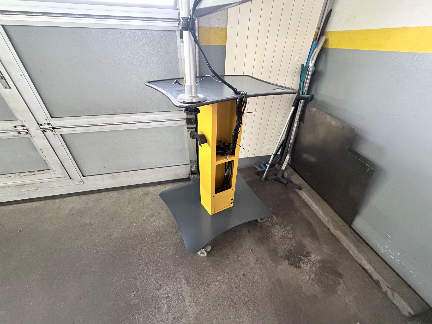 Messen: Diagnosestation Diagnosetisch – Gebraucht aus Kräiligen von tisala 4