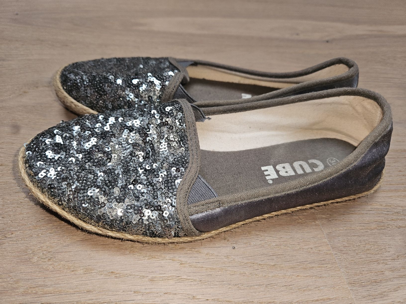 Cube Scarpe da donna: Cube Espadrilles, Size 38, Grey Sequin - Summer Flats! – Usato da Appenzell venduto da Thename___ 1