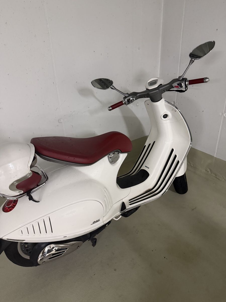 Vespa Scooter: Piaggio Vespa 946  – Usato da Zug venduto da OJ1212 2