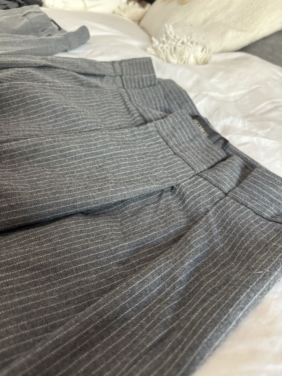 Lots de vêtements: 2 Pantalons classique  – D'occasion à Crans-Montana par Jano_brn 3