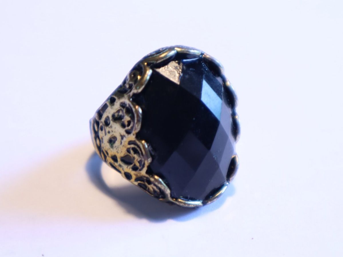 Anelli: Gothischer Kostüm Ring mit schwarzem Blackstone Vintage Gr52 – Usato da Baden venduto da TellsKuchenhaus
