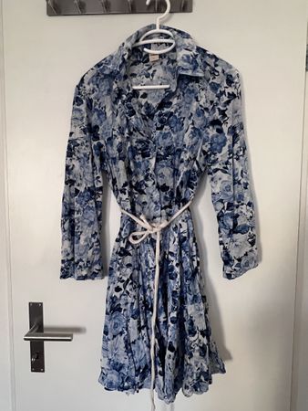 Blumenkleid Hemdkleid Gr. XS mit Gürtel