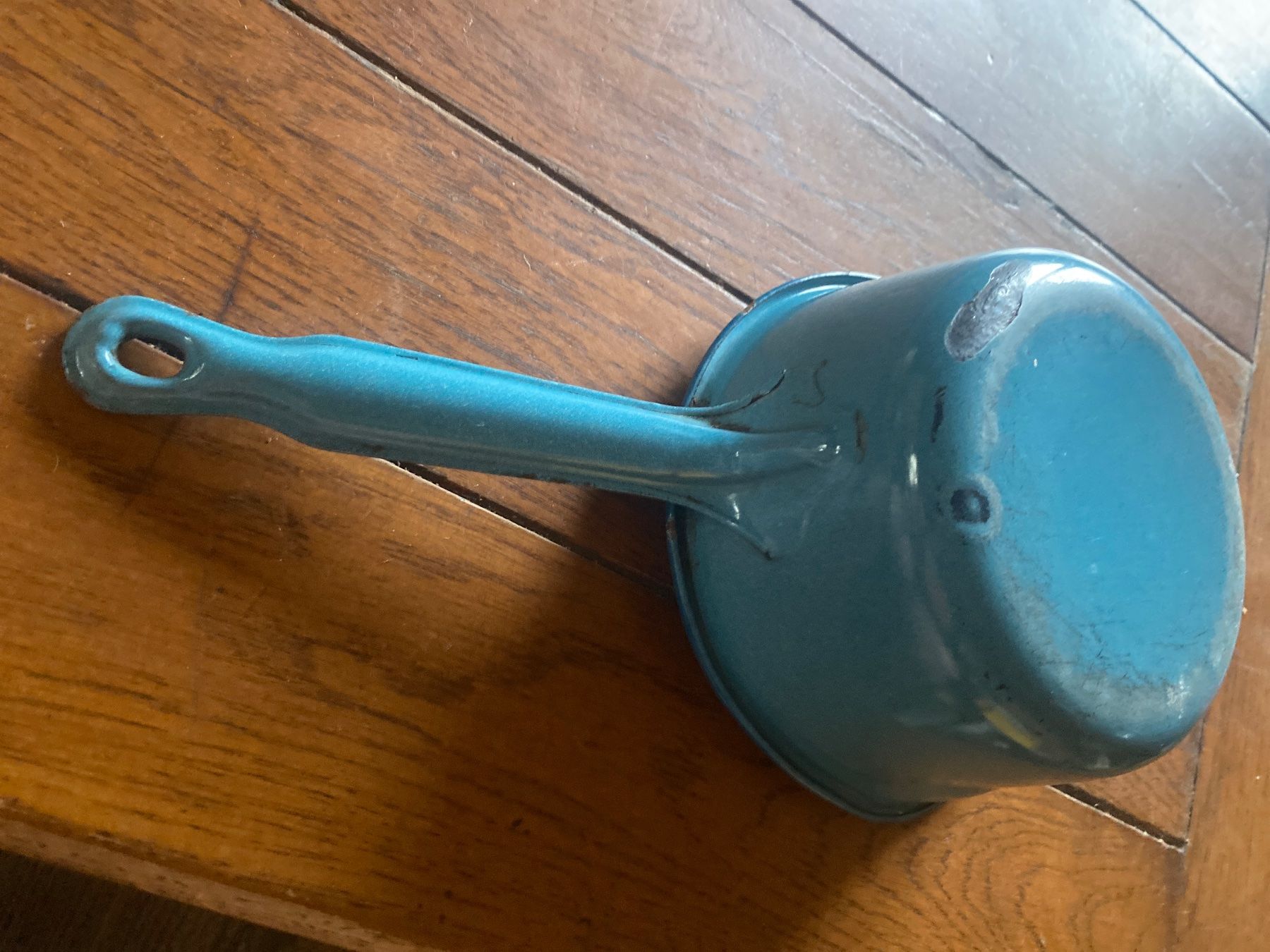 Behälter & Ähnliches: Ancienne casserole avec bec verseur émaillé bleue – Gebraucht aus Lajoux JU von Briard0 6
