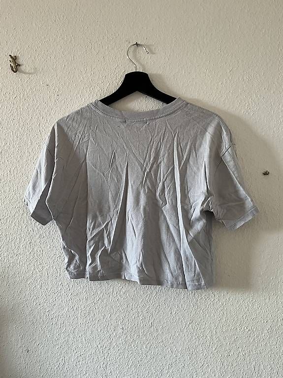 T-Shirts: GESTREIFTES CROPPED-T-SHIRT – Gebraucht aus Biel/Bienne von flu_6hgp 1