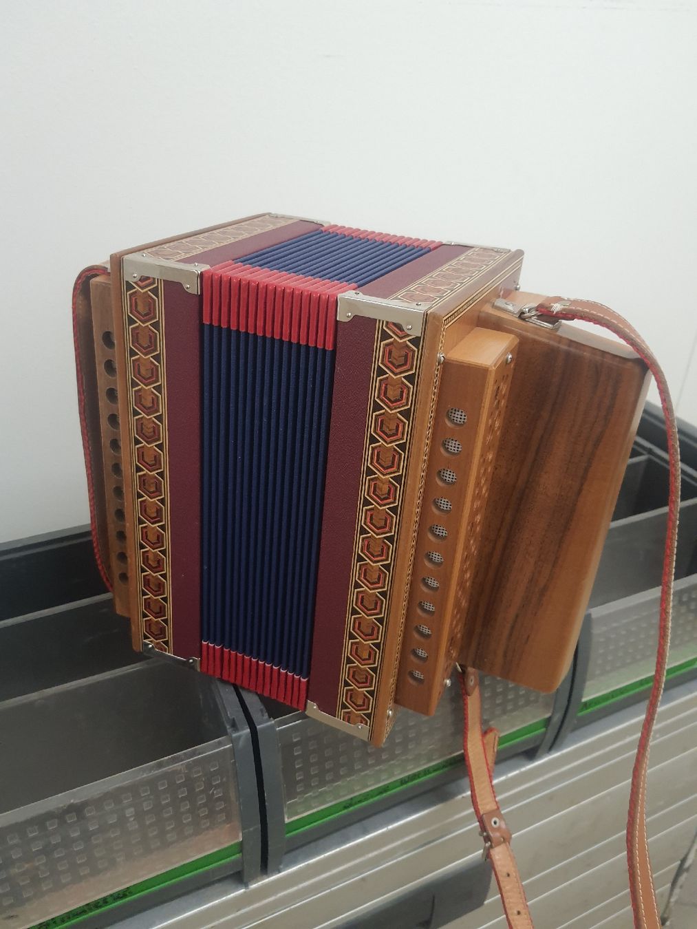 Strumenti musicali: schwyzerorgeli Zanin ton B – Usato da Pont-de-la-Morge venduto da Mirabelle0 3