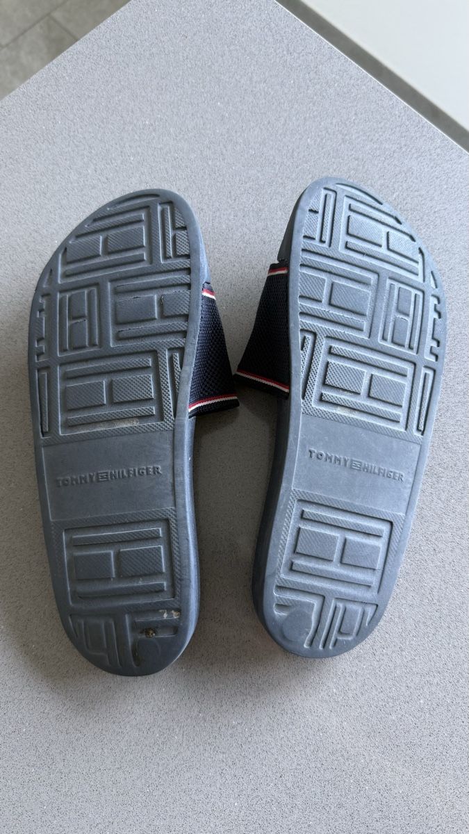 Tommy Hilfiger Damenschuhe: Badeschlappen Tommy Hilfiger  Gr. 39 – Gebraucht aus Glattfelden von T.DY 1