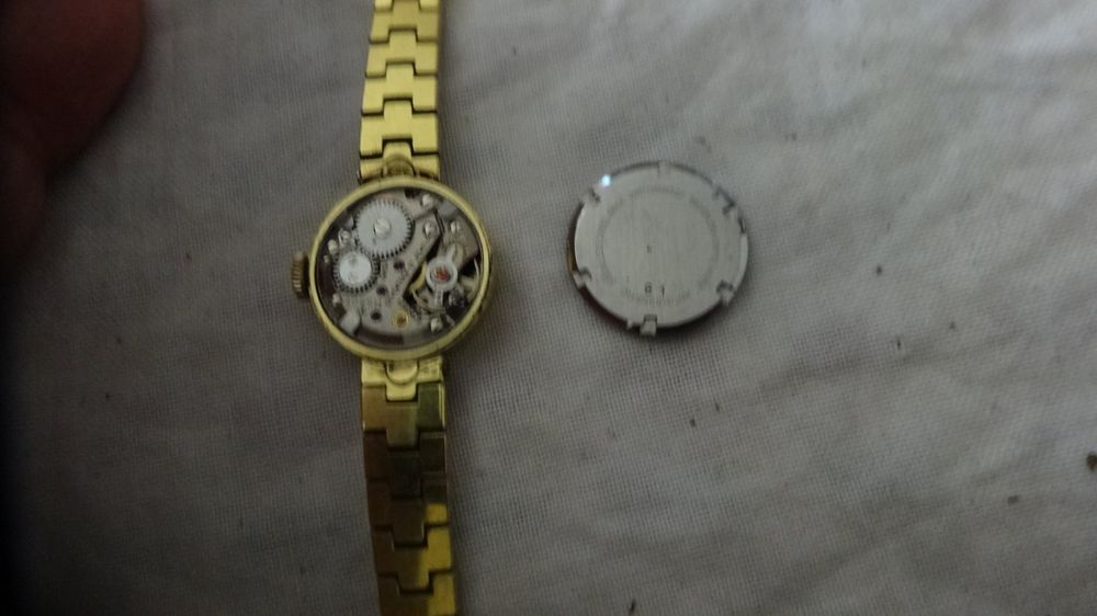 Tissot Montres: TISSOT SEHR KLEINE DAMEN UHR.HANDAUFZEUG.NICHTLAUFT-- – D'occasion à zürich par ahmad01 8