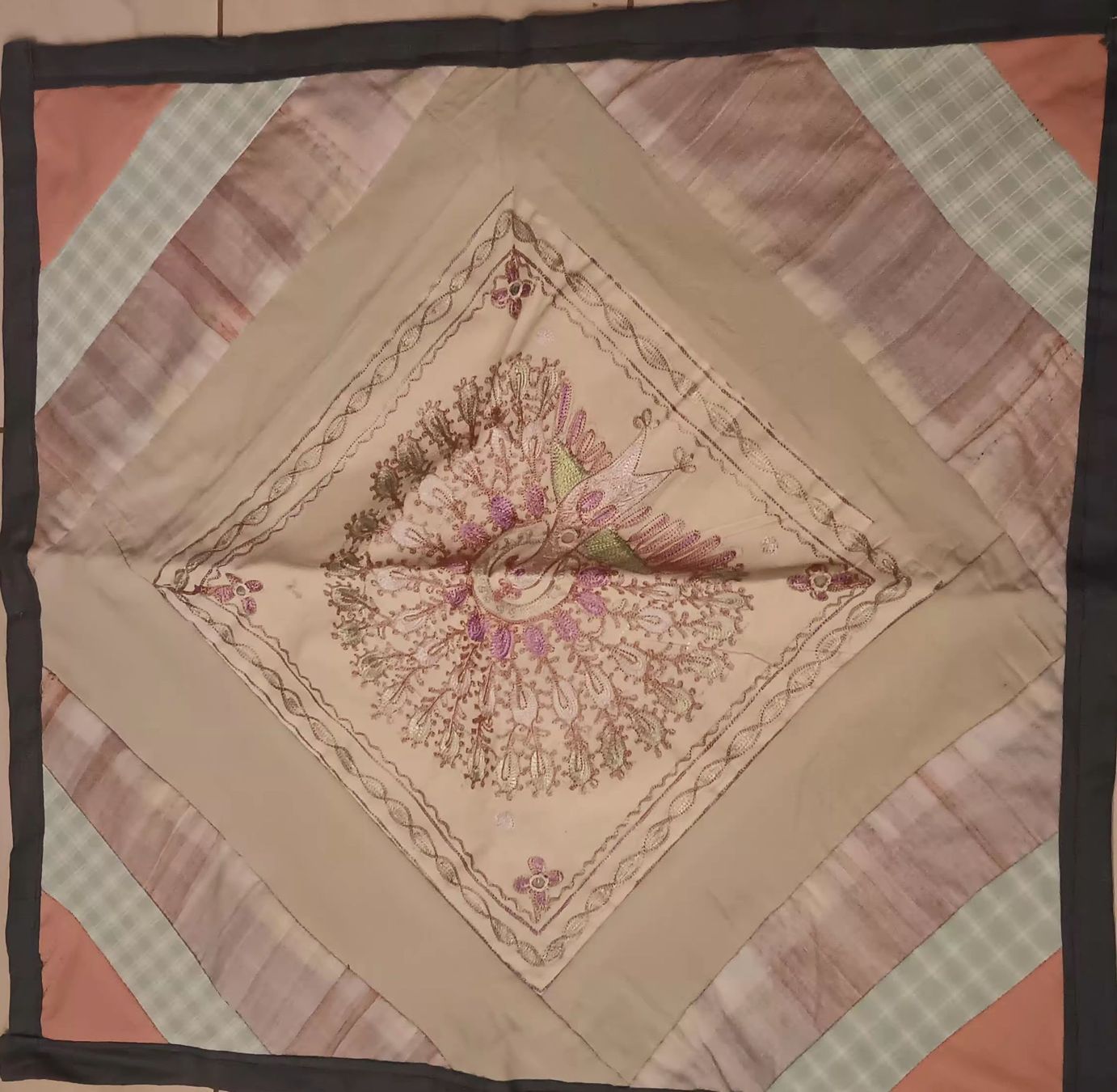 Tessuti: Elegante tapeto o centro Patchwork  a Mano - Unica! – Nuovo e nell'imballaggio originale da Carena venduto da gra_yz7p