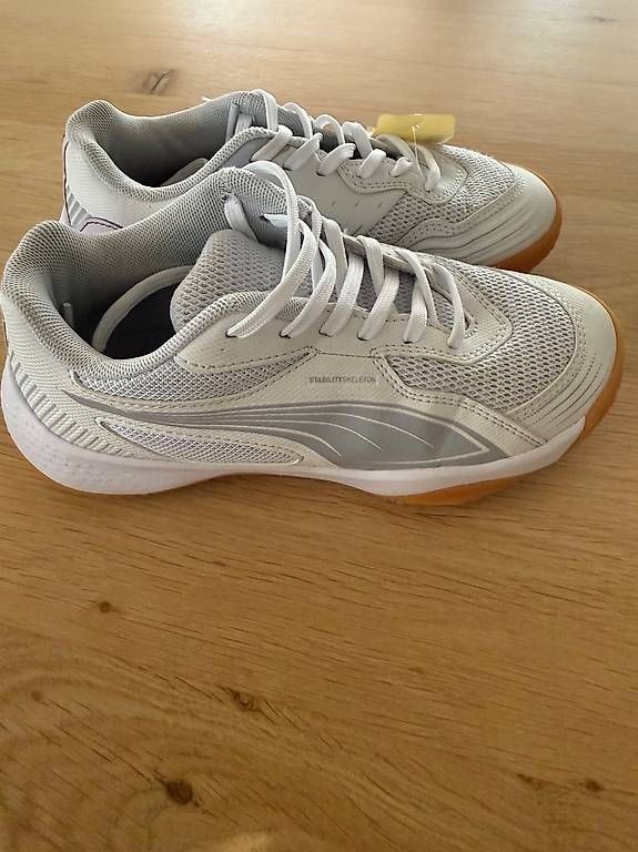 Scarpe per ragazzi: Hallenschuhe Puma Grösse 32 – Usato da Münchringen venduto da Nicole1981