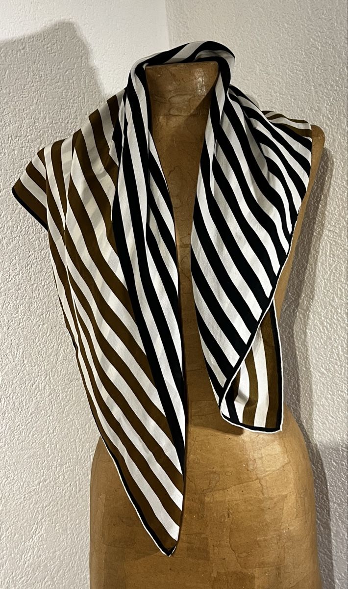 Foulards, Tücher & Schals: Foulard en soie – Gebraucht aus St-Pierre-Clages von ste_xk6p 2
