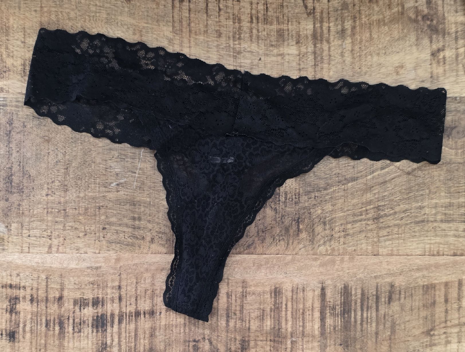 Autres dessous: Damen String schwarz Spitze Grösse M gebrauchte  – D'occasion à Rheinsulz par Gilea