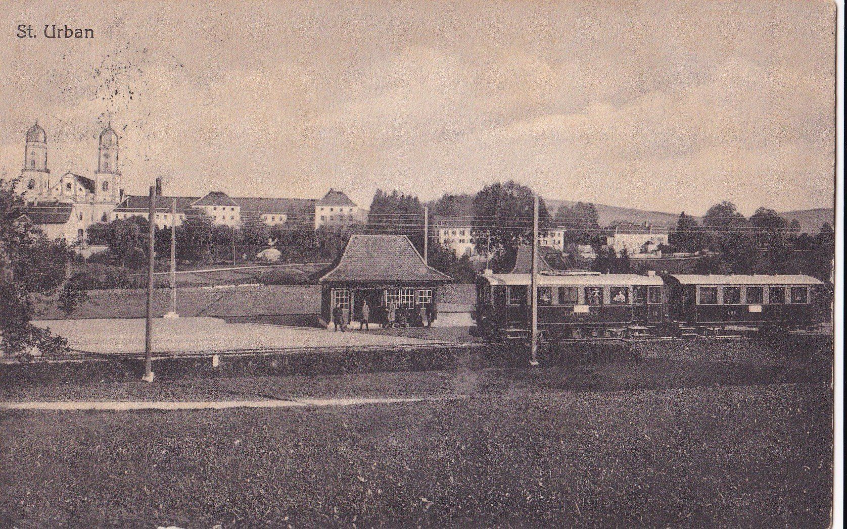 Cartoline postali: St. Urban Bahnhof mit Zug – Usato da Olten venduto da clotaldi