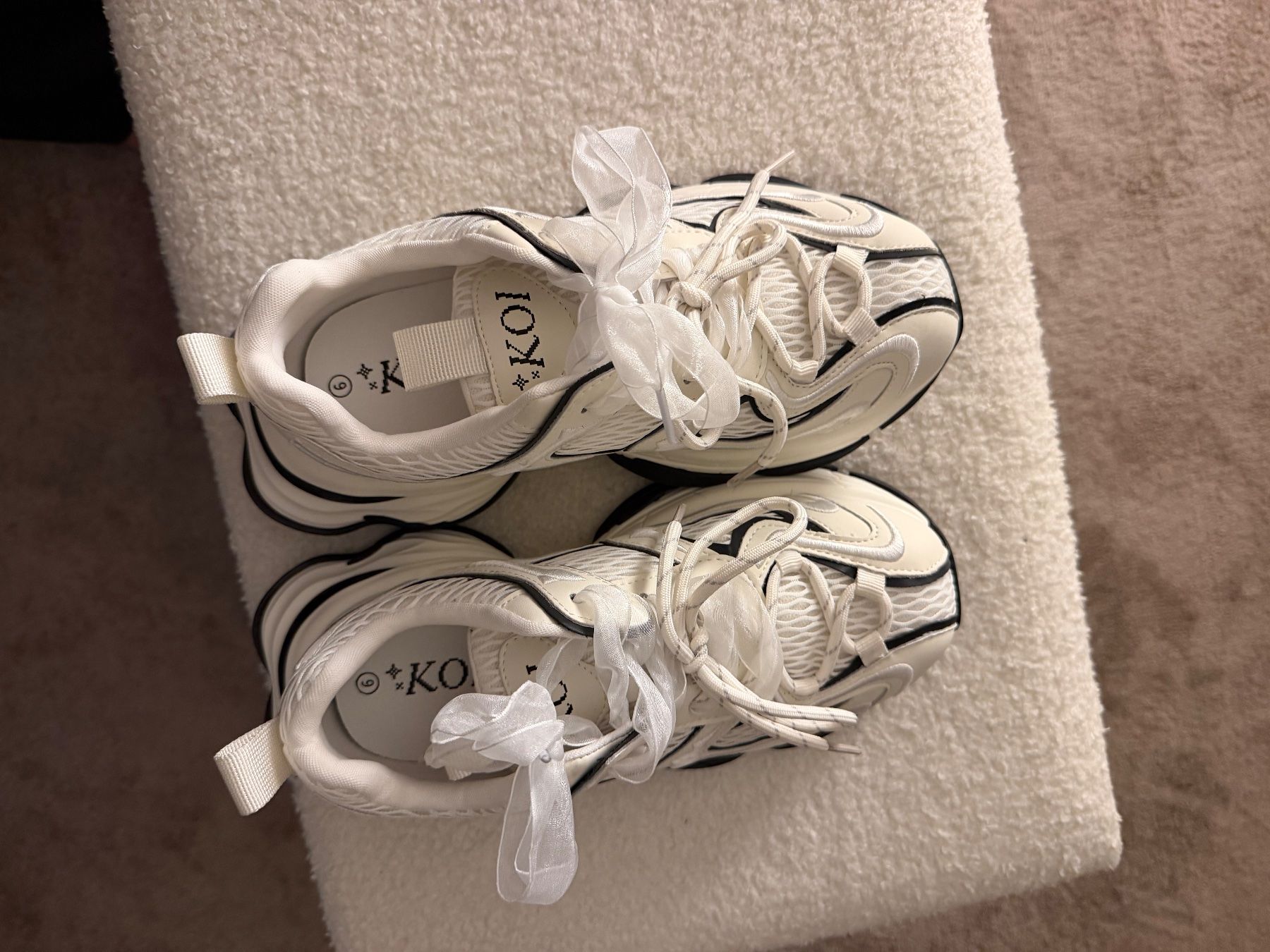 Chaussures femmes: KOI Sneakers – Neuf (Voir description) à Baar par Helena.29