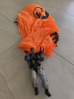 Ken als Fallschirmspringer