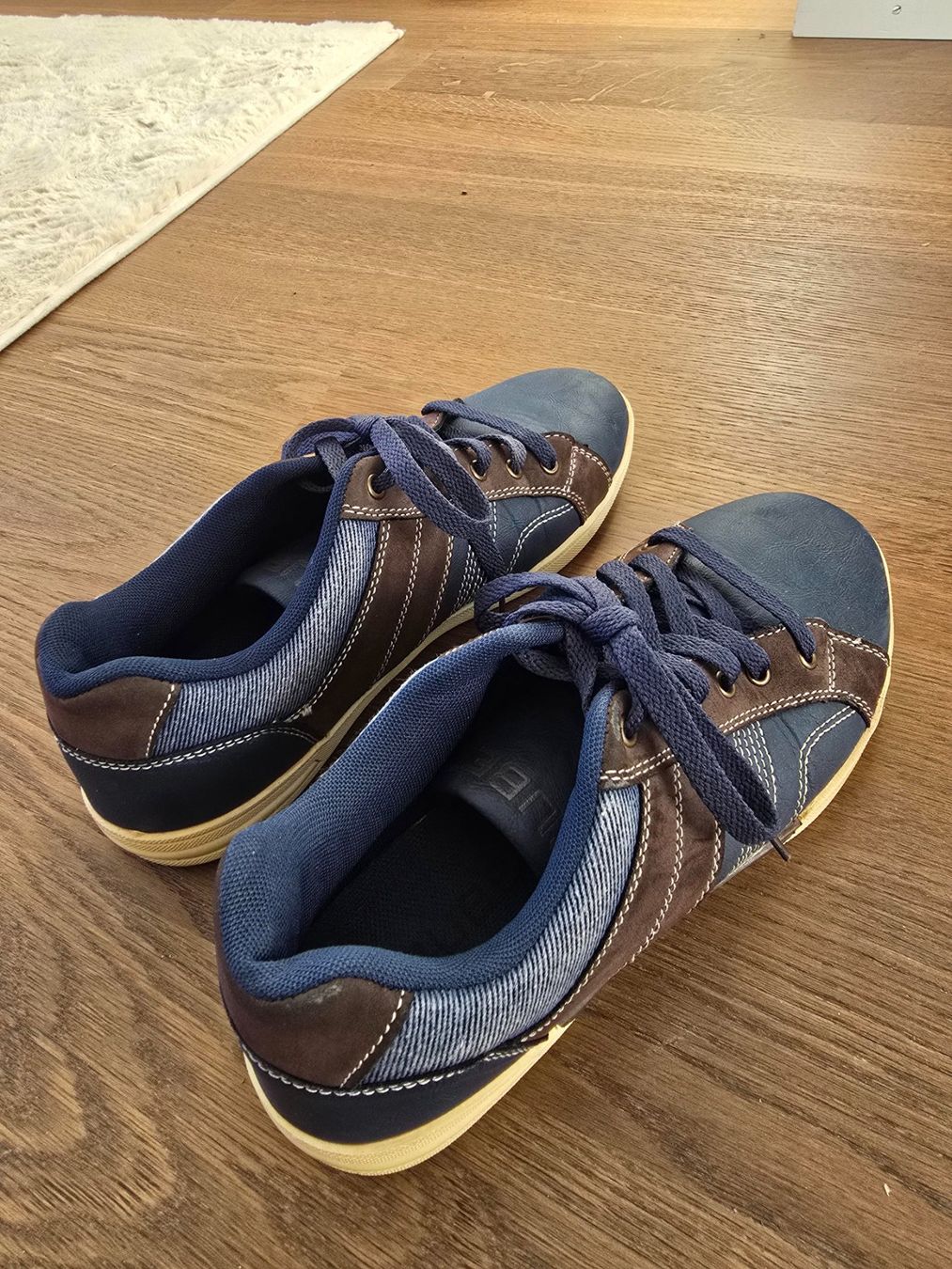 Cube Scarpe da uomo: CUBE Sneaker blau-braun mit hellen Kontrastnähten – Usato da Luzern venduto da Moonviper 1