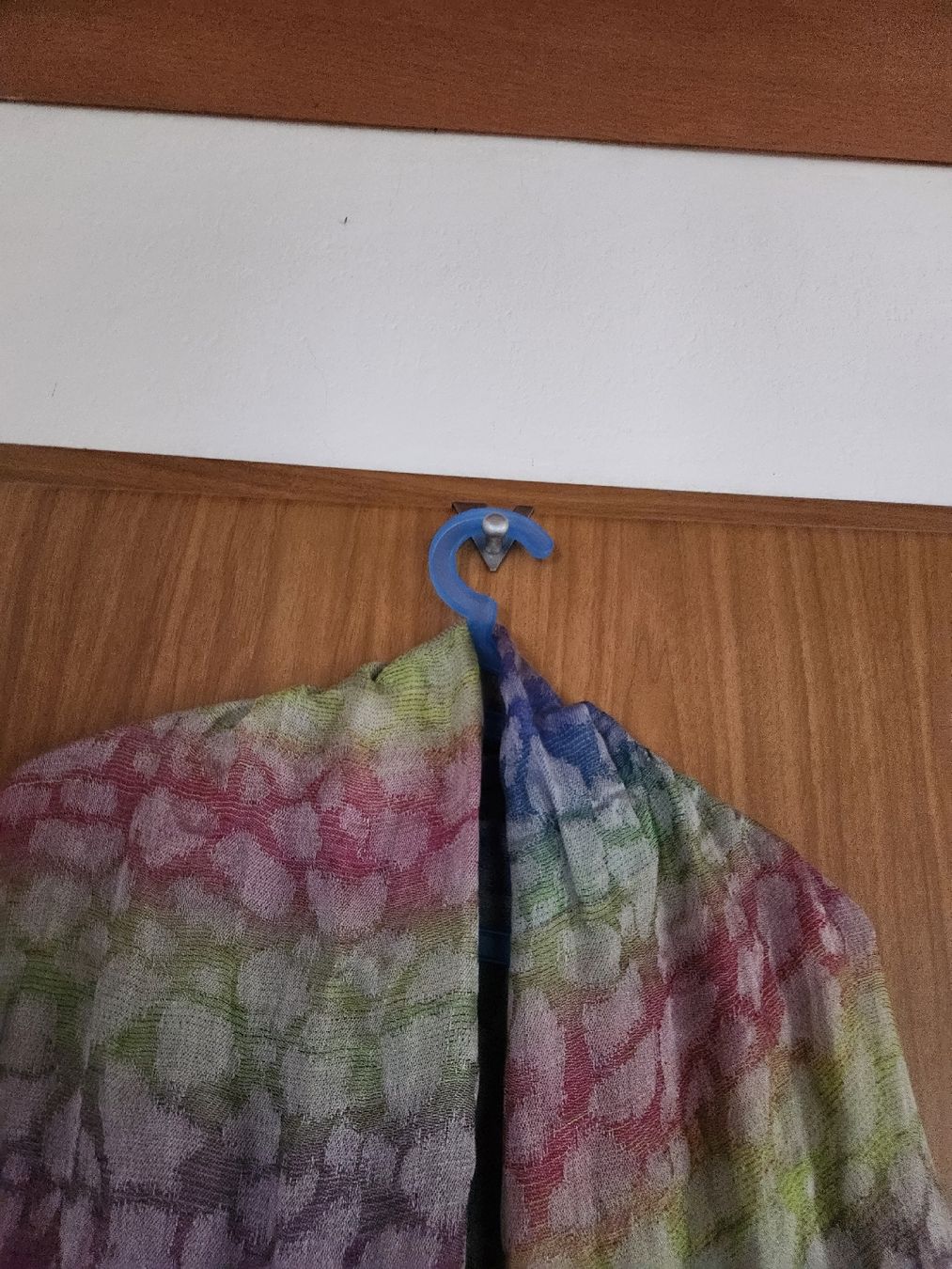 Codello Foulards, Tücher & Schals: Écharpe CODELLO.multicolore motif abstrait 60% lin – Gebraucht aus Niedergösgen von Eva2410 2