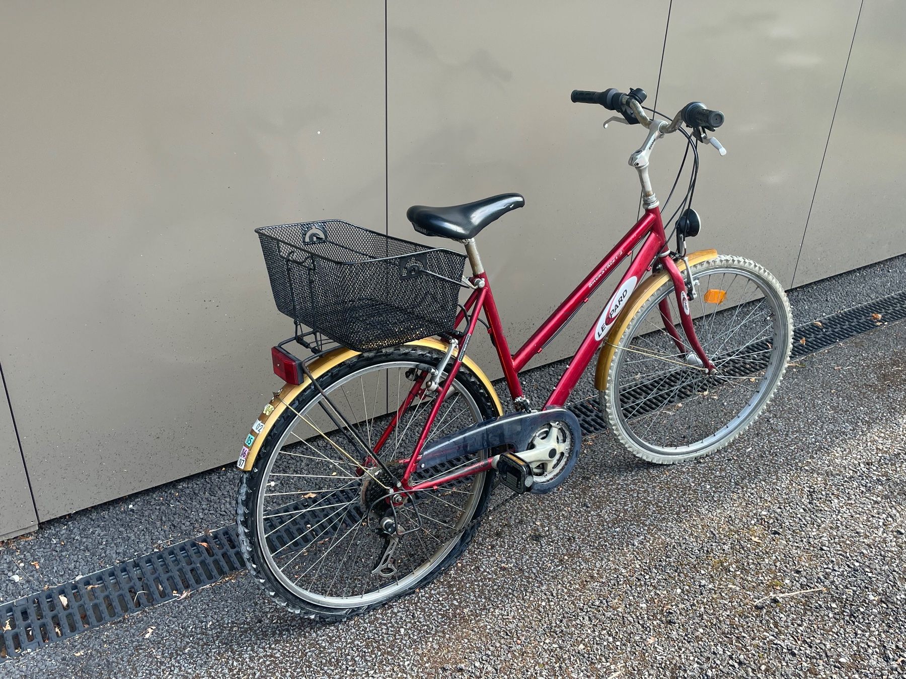 Leopard Biciclette: Damenvelo Leopard rot mit Korb, gebraucht – Usato da Erlinsbach venduto da MS2G 2